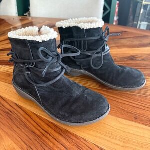 UGG Australia Gaviota Black Suede Shearling Lined Fringe Boots Women's Size 8 US